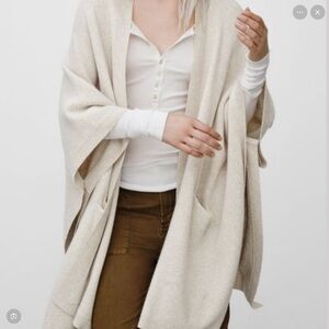 🩶♦️Aritzia TNA Roohan Alpaca Wool Blend Poncho Sweater Gray Oversized OS